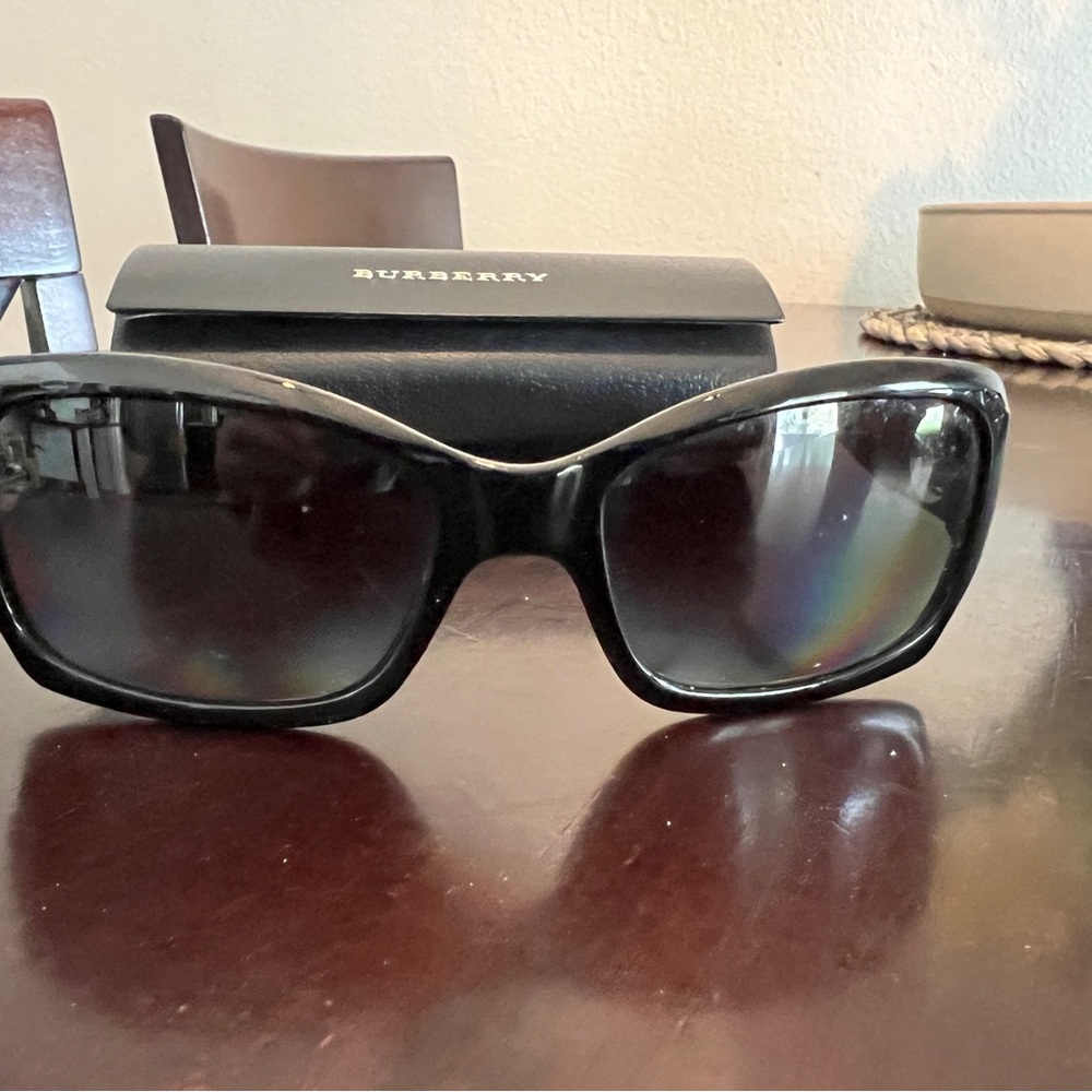 Black Womens Burberry Sunglasses - Picture 3 of 5